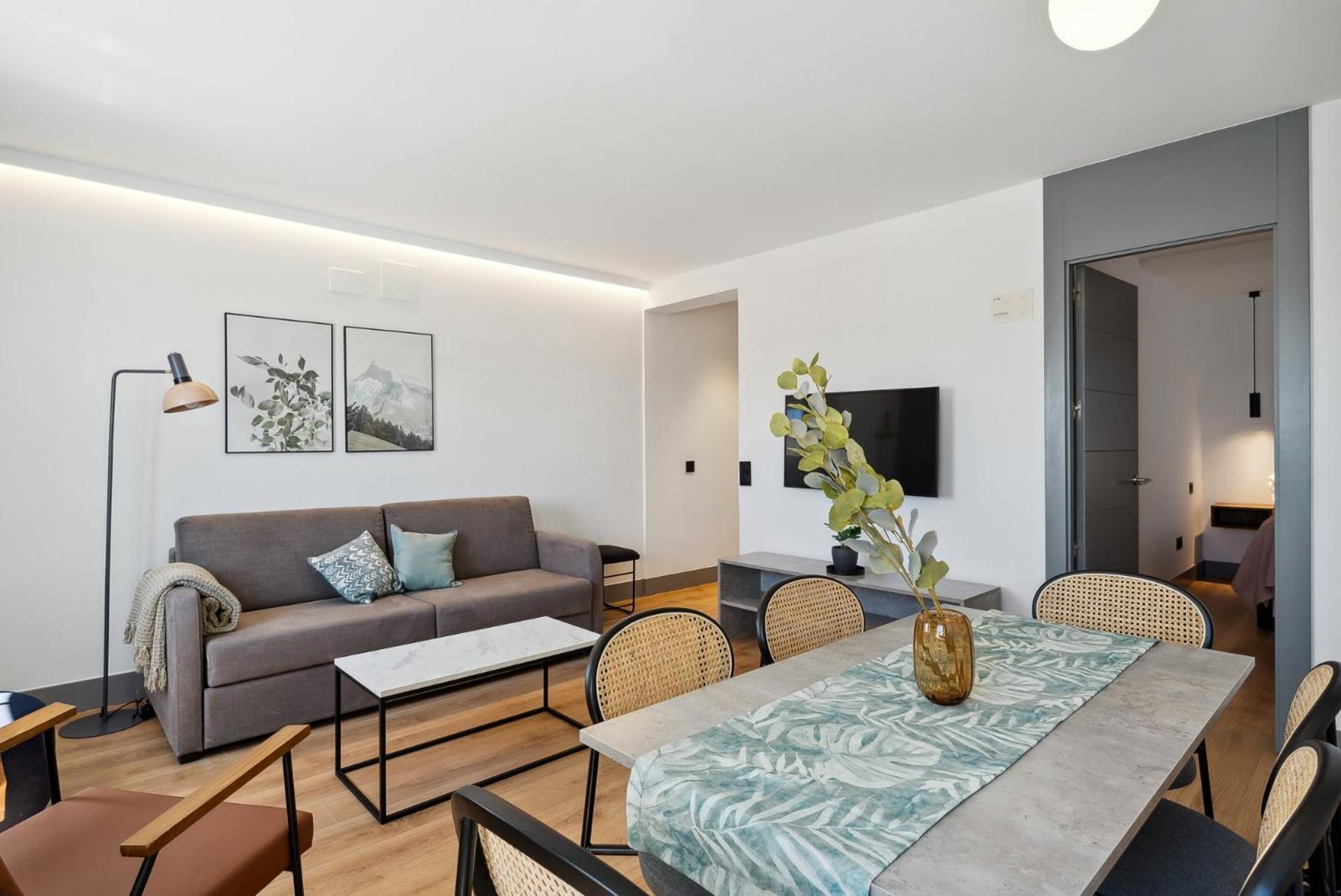 Limehome Madrid Calle De Santa Ana - Estancia Temporal Екстериор снимка