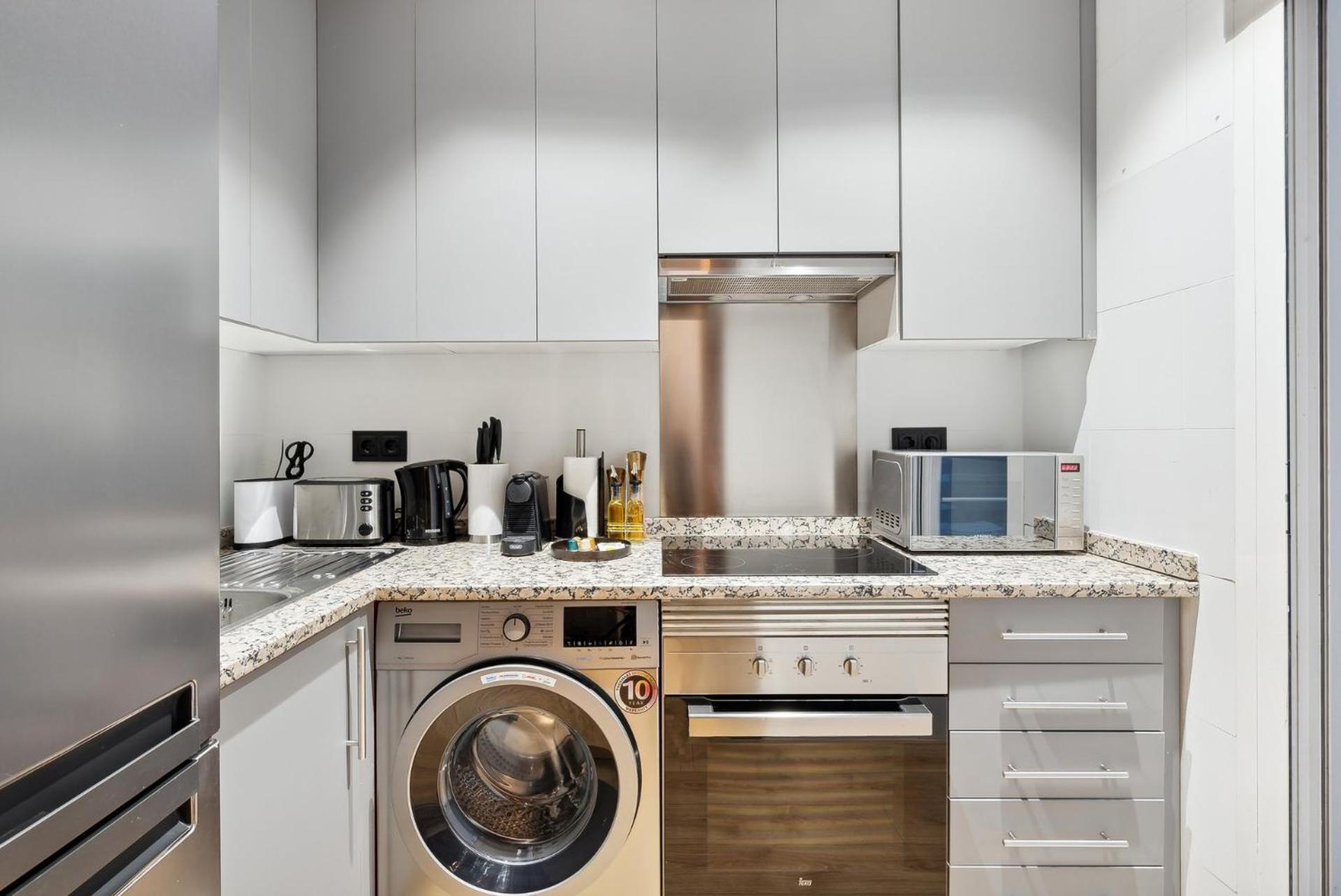 Limehome Madrid Calle De Santa Ana - Estancia Temporal Екстериор снимка
