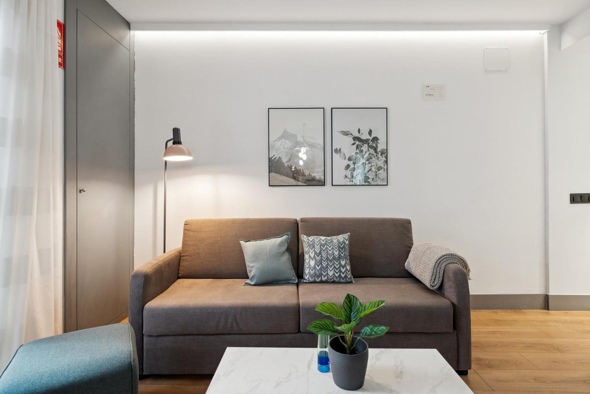 Limehome Madrid Calle De Santa Ana - Estancia Temporal Екстериор снимка