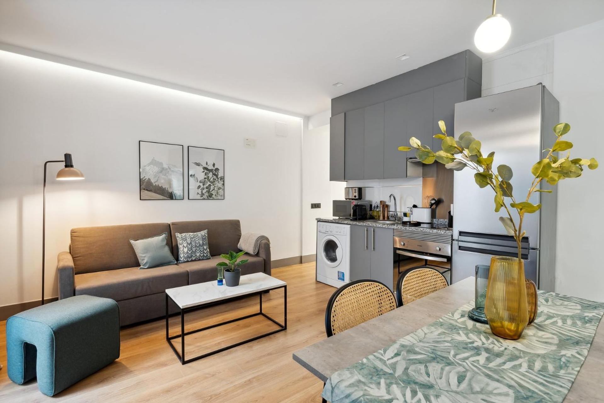 Limehome Madrid Calle De Santa Ana - Estancia Temporal Екстериор снимка