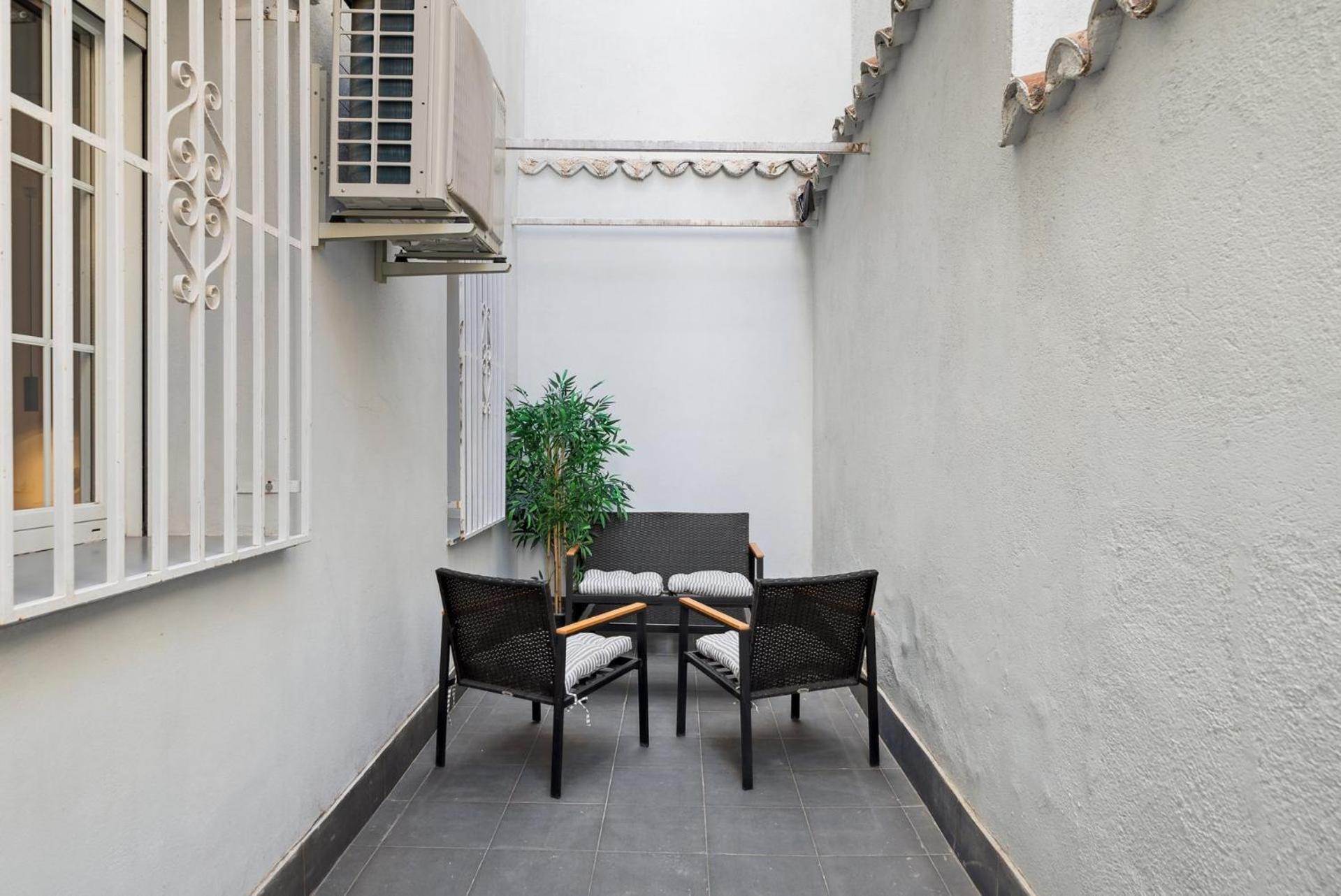 Limehome Madrid Calle De Santa Ana - Estancia Temporal Екстериор снимка