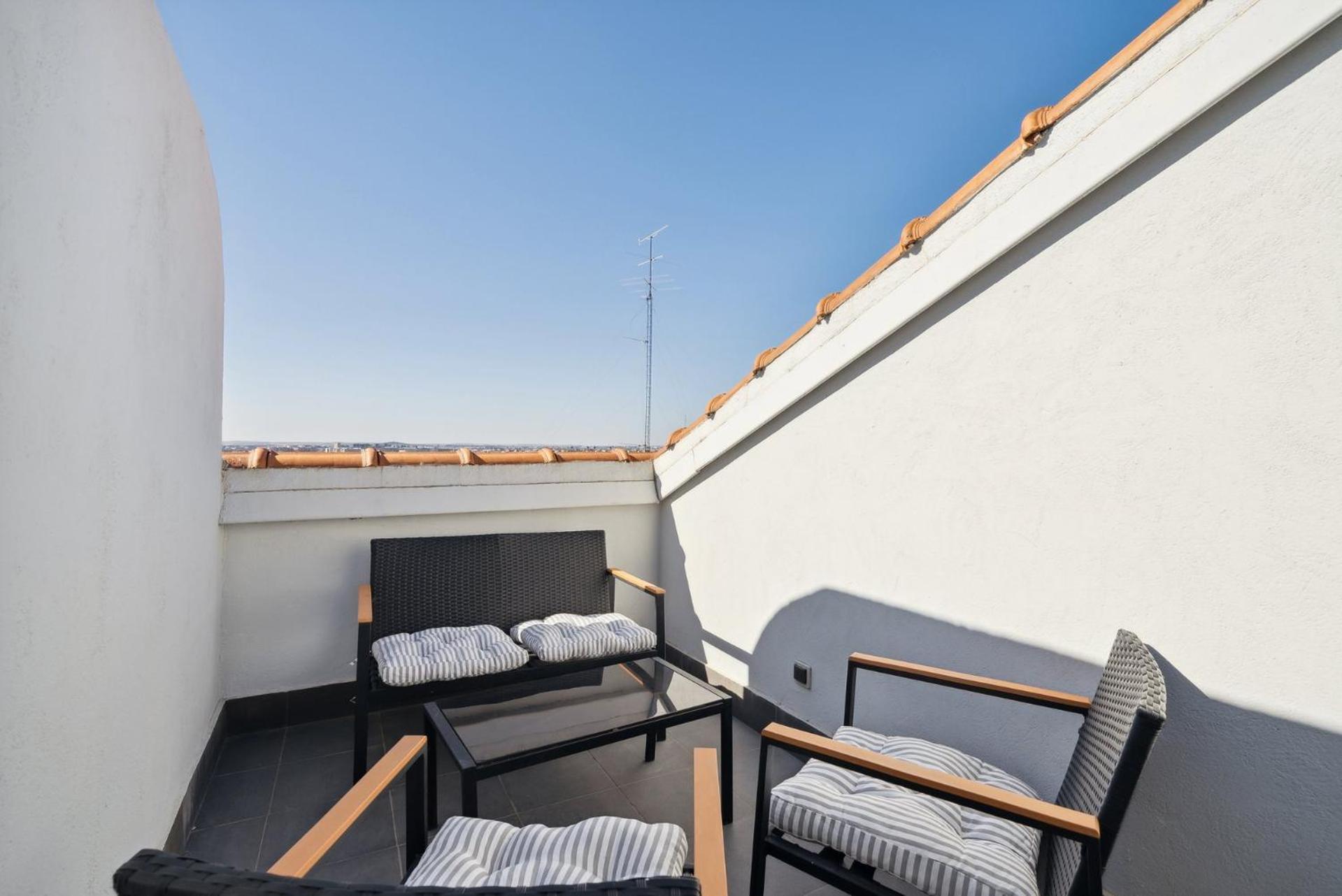 Limehome Madrid Calle De Santa Ana - Estancia Temporal Екстериор снимка