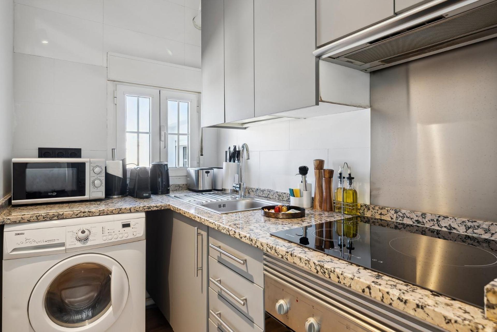 Limehome Madrid Calle De Santa Ana - Estancia Temporal Екстериор снимка