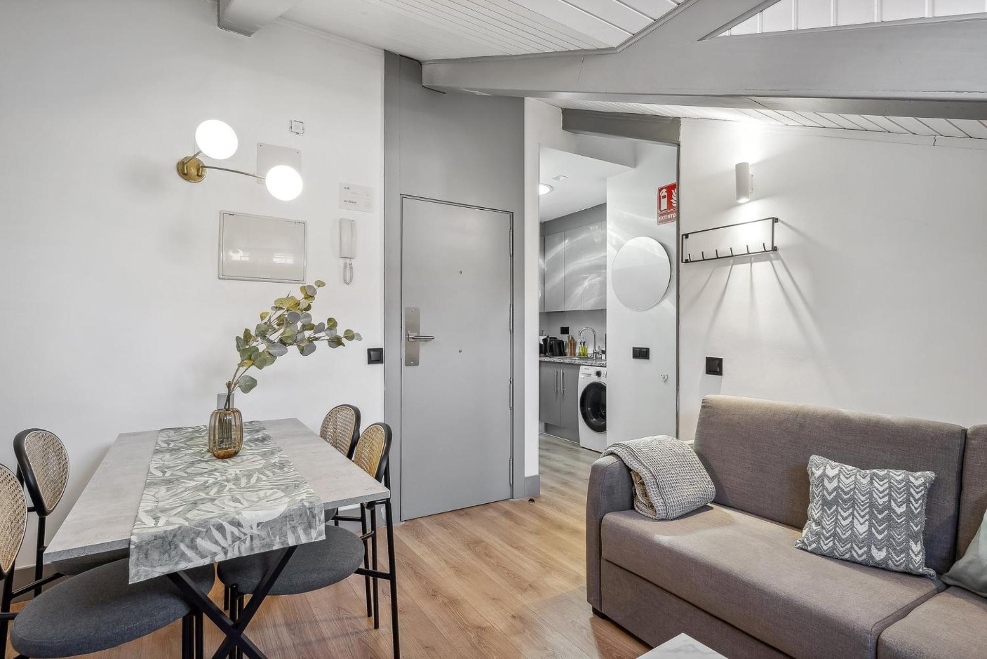 Limehome Madrid Calle De Santa Ana - Estancia Temporal Екстериор снимка